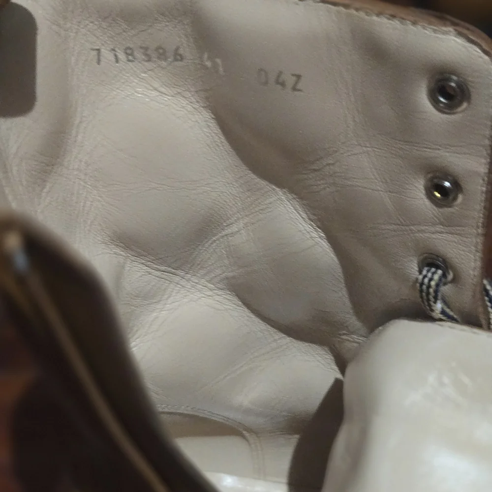 Gucci Beige Leather Interior - Picture 3 of 5